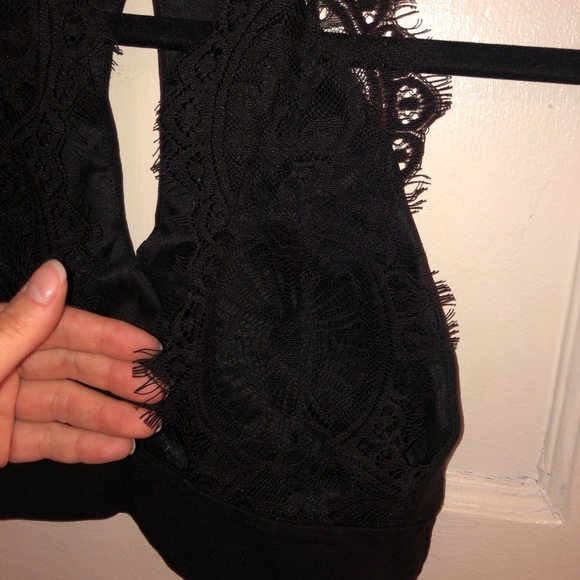 Black Small Lace Back Crop Top - Picture 5 of 6